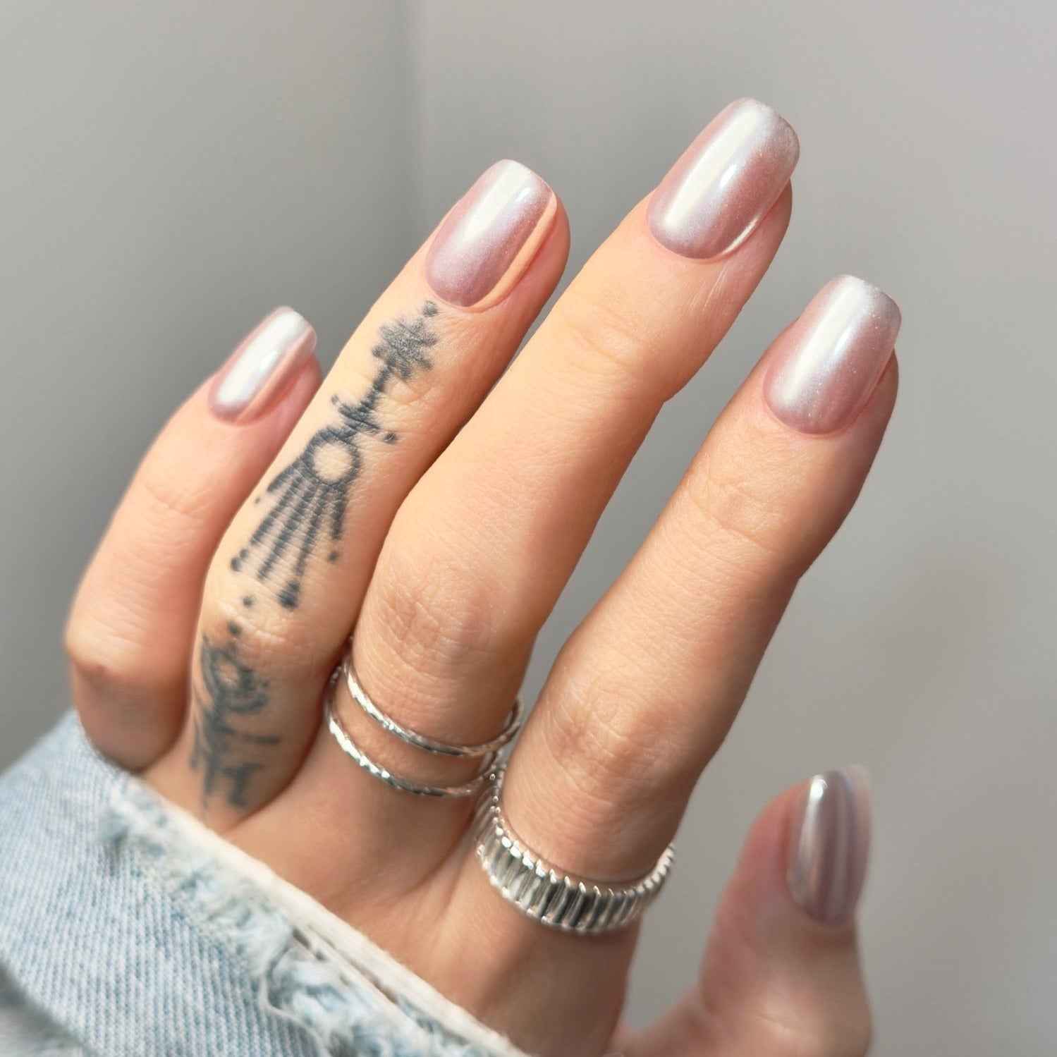 Pearl Mirage| Handmade Nails,Ellie Vincy Press on Nails,Short Almond,Metallic,Handmade Pink press on nails,10 pcs, false nails,reusable,glue on nails