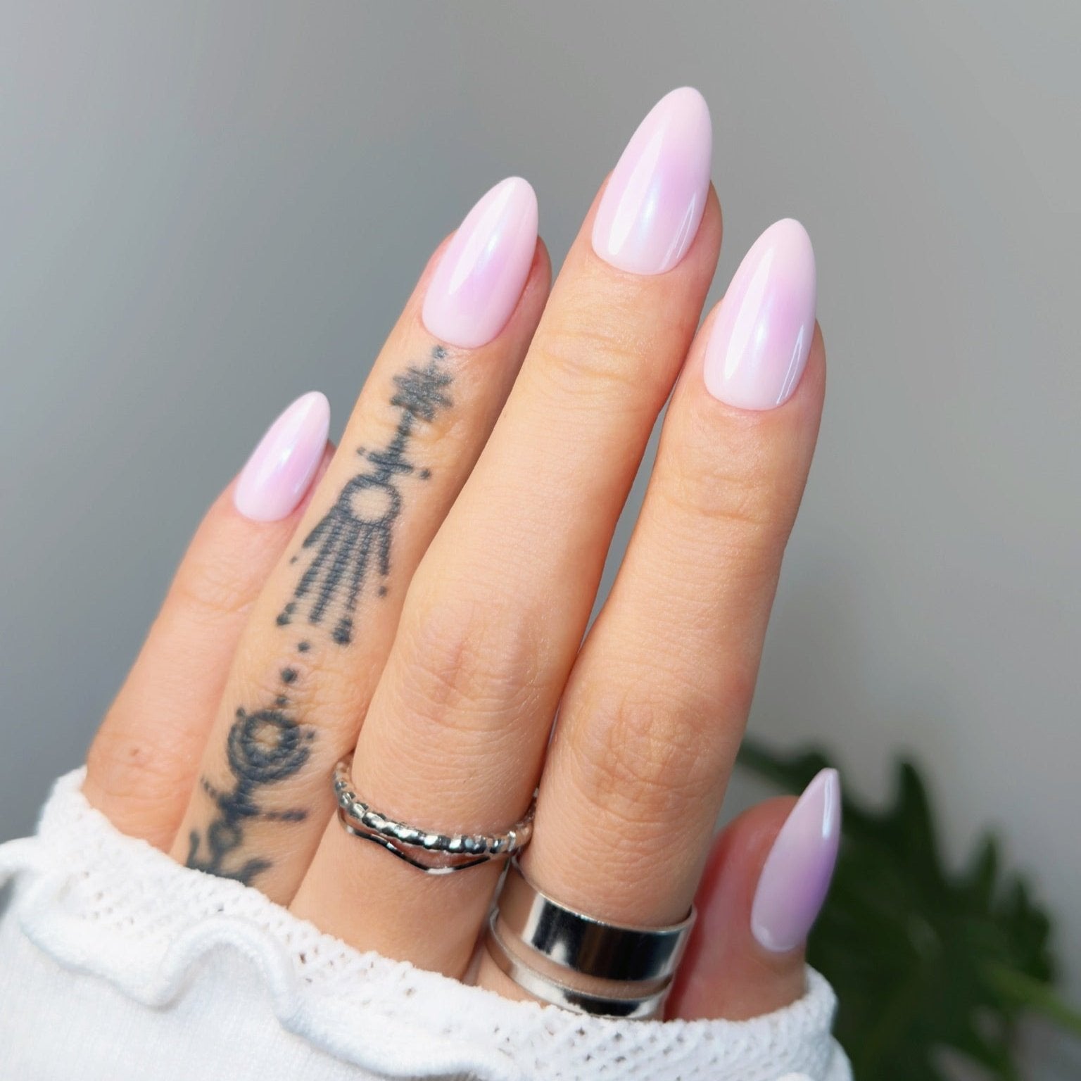 Blushing Purple,Ellie Vincy Press on Nails,Short Almond,Ombre, Solid color, Purple press on nails,30 pcs, False nails,Reusable,Glue on nails,Sticky on nails,Pop on nails