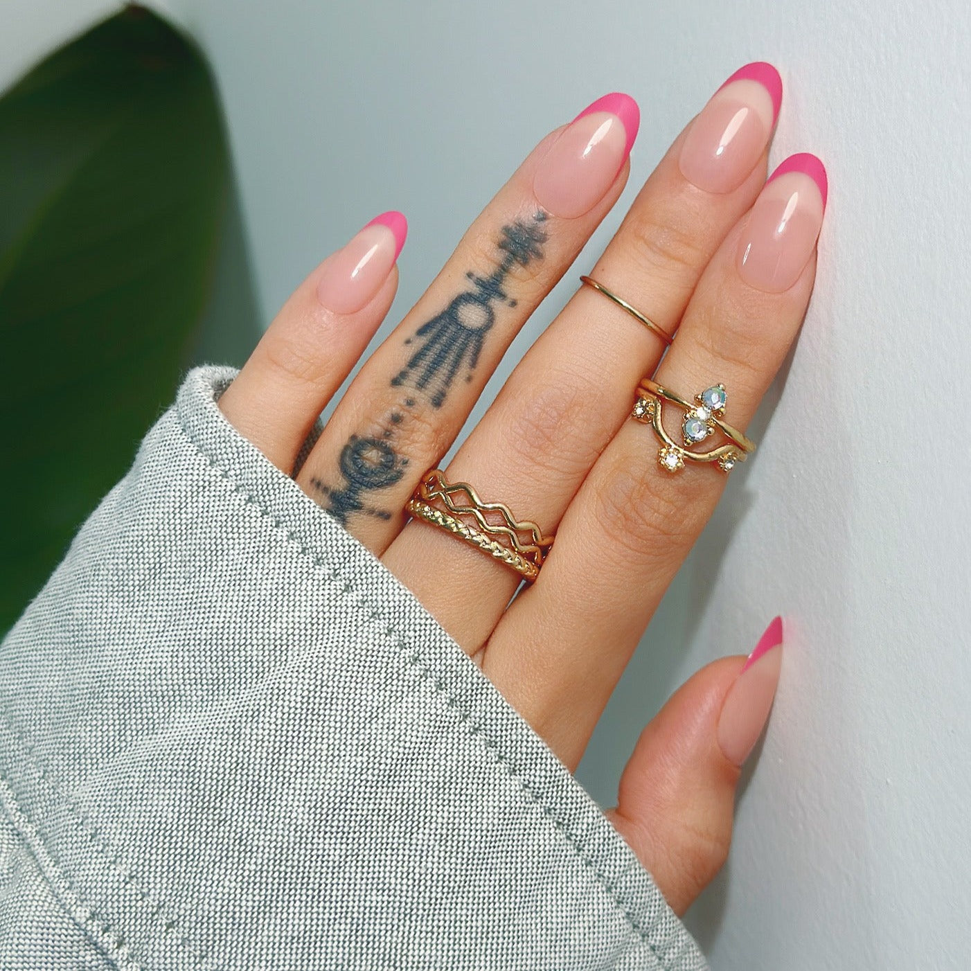 Pink French Tip,Ellie Vincy, Almond,French tip, Pink press on nails,28 pcs, false nails,reusable,glue on nails