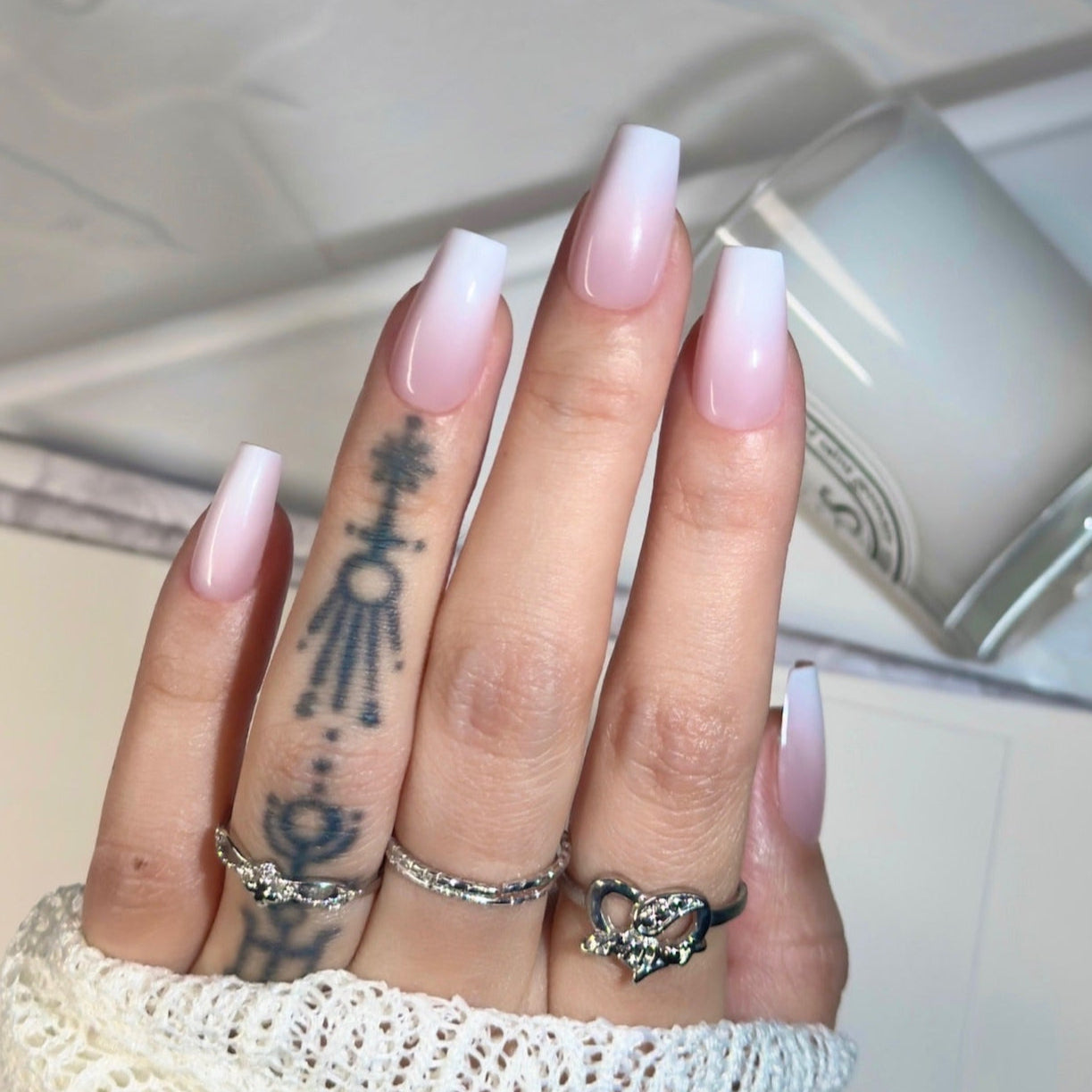 Baby Boomer Coffin,Ellie Vincy Press on Nails,Medium Coffin,Ombre, White press on nails,28 pcs, False nails,Reusable,Glue on nails,Sticky on nails,Pop on nails