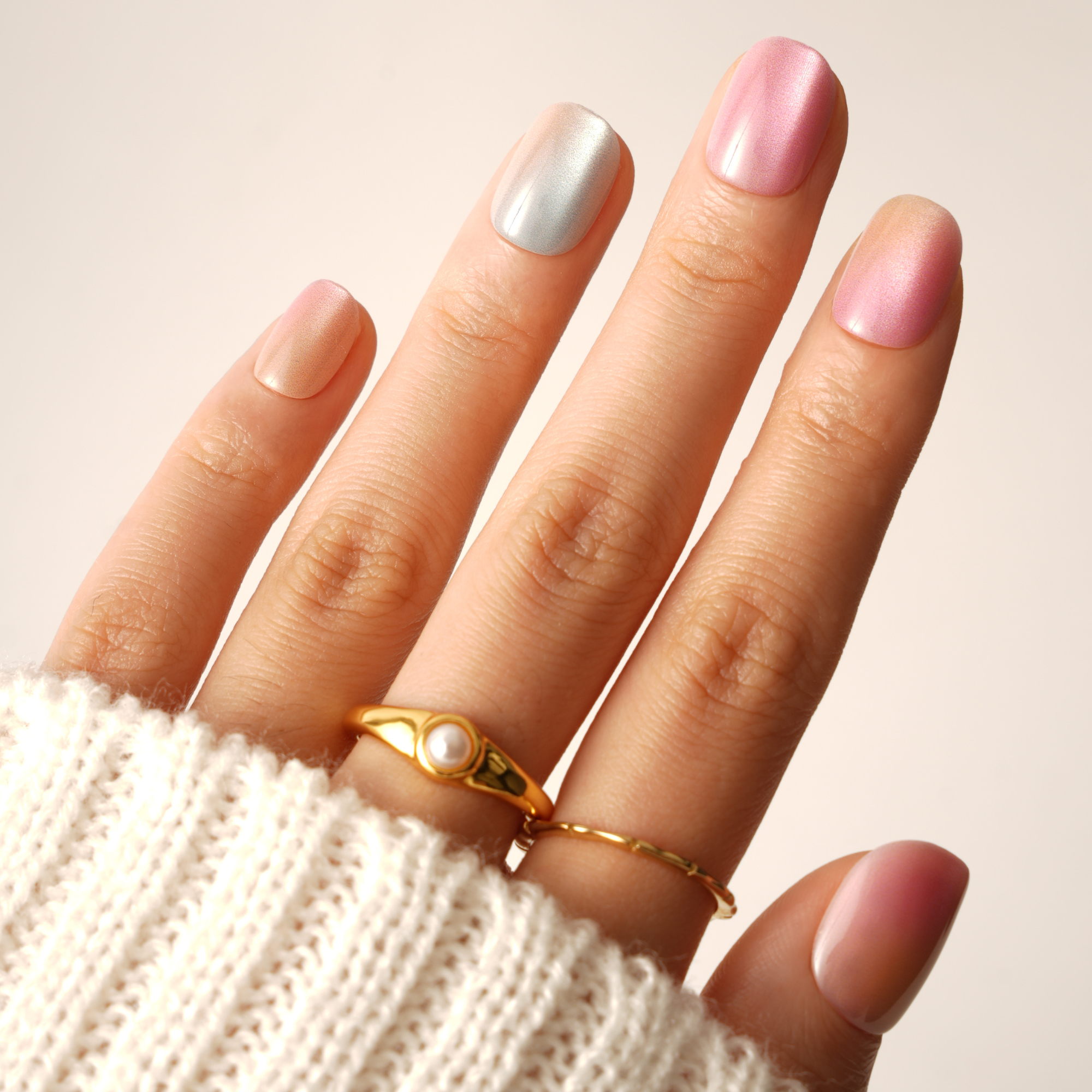 Pearl Glow｜New,Ellie Vincy Press on Nails,Short  Almond,Cute, Iridescent, Ombre, White press on nails,30 pcs, False nails,Reusable,Glue on nails,Sticky on nails,Pop on nails