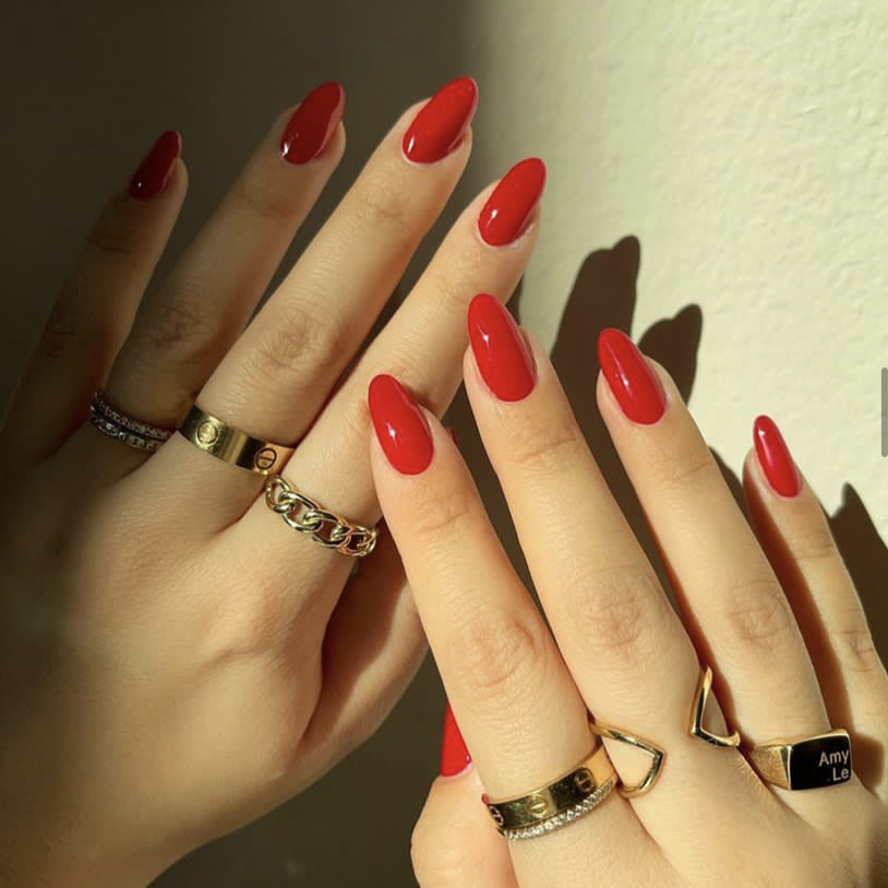 Kiss me | Glossy Red Almond Nail,Ellie Vincy,  Almond,Solid color, Red press on nails,28 pcs, false nails,reusable,glue on nails