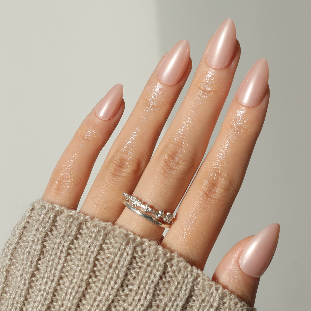 Pink Radiance,Ellie Vincy Press on Nails,Short  Almond,Glitter, Solid color, White press on nails,30 pcs, False nails,Reusable,Glue on nails,Sticky on nails,Pop on nails