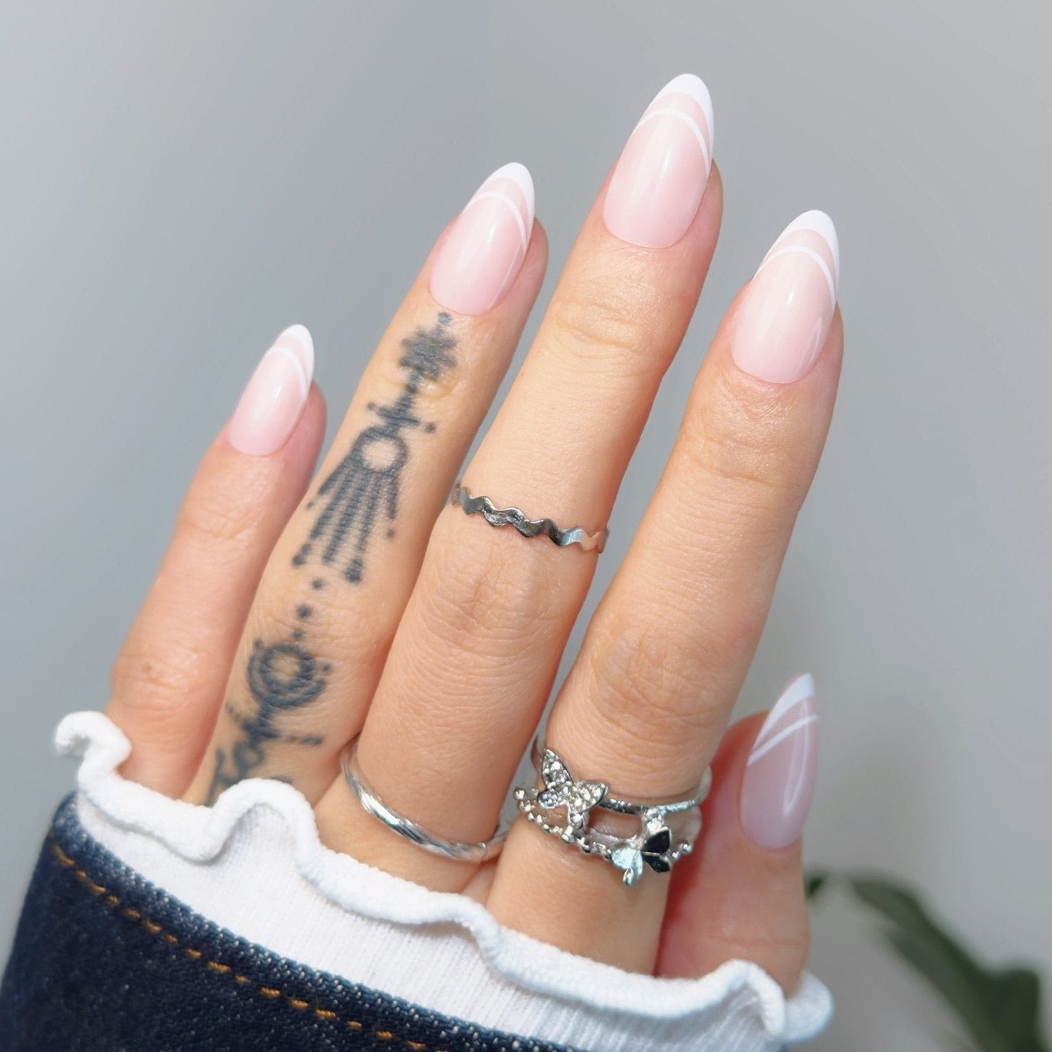 Pure Lines | NEW,Ellie Vincy Press on Nails,  Almond,French tip, White press on nails,30 pcs, False nails,Reusable,Glue on nails,Sticky on nails,Pop on nails