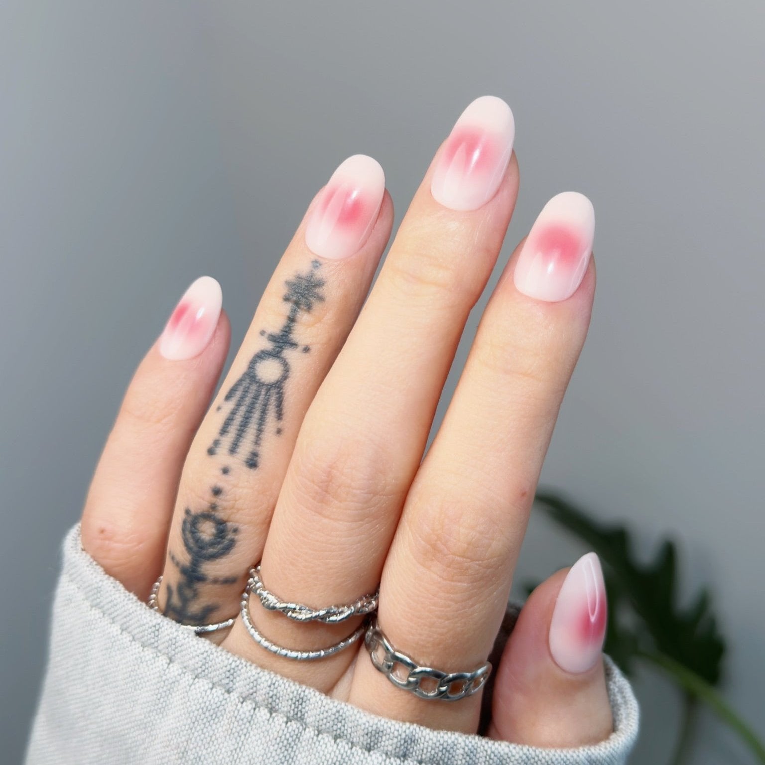 Blushing Hues,Ellie Vincy Press on Nails,  Oval,Ombre, Pink press on nails,30 pcs, False nails,Reusable,Glue on nails,Sticky on nails,Pop on nails