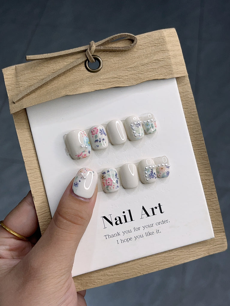 Handmade Nails – Ellie Vincy Nails