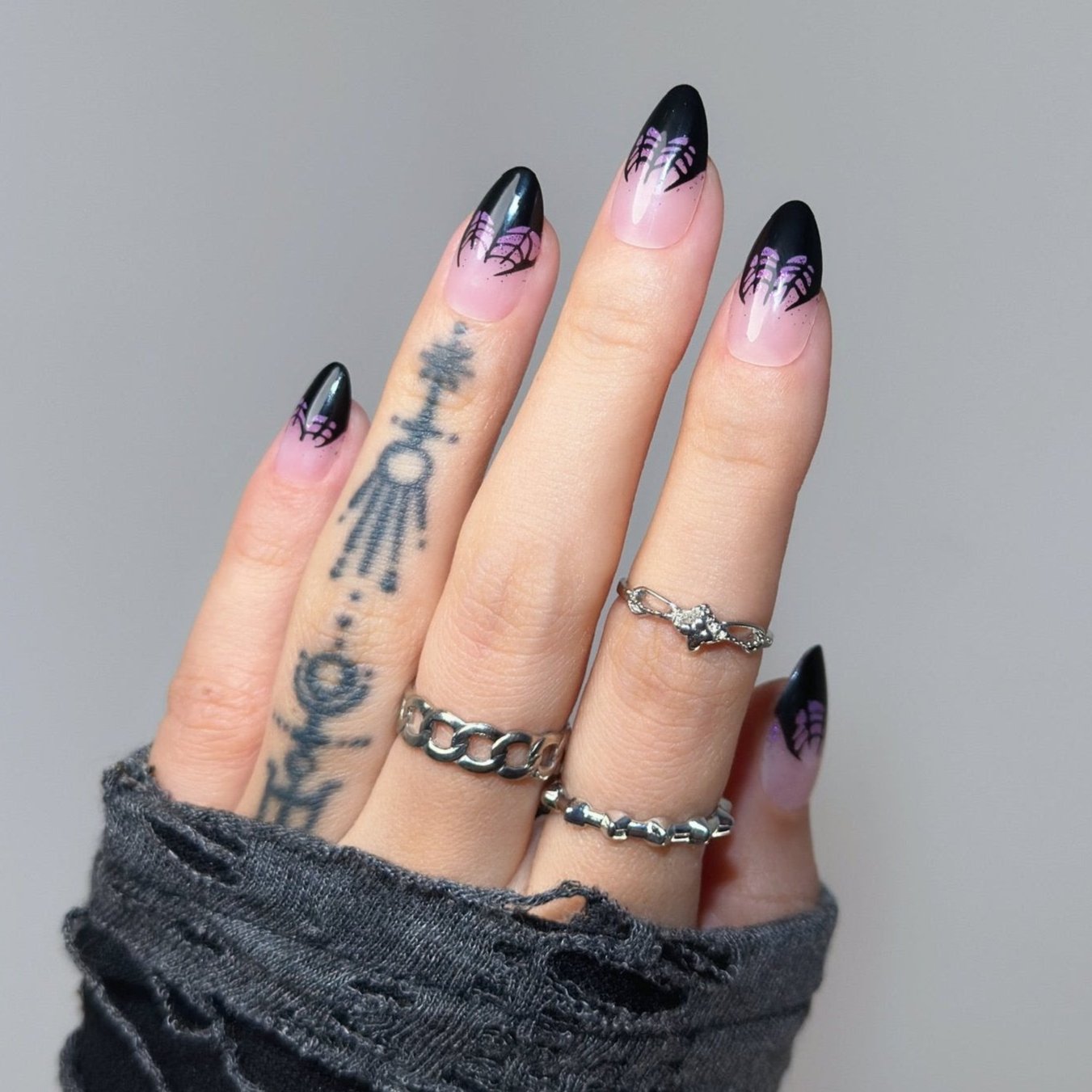 Mystic Web,Ellie Vincy Press on Nails,Medium  Almond,Glitter, Black press on nails,30 pcs, False nails,Reusable,Glue on nails,Sticky on nails,Pop on nails