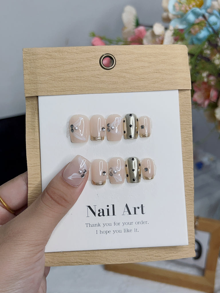 Handmade Nails – Ellie Vincy Nails